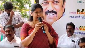 மக்கள் திட்டமில்லை..மக்கள் பணத்தை வீட்டிற்கு கொண்டு போகத்தான் அதிமுக திட்டமிட்டது- கனிமொழி ஆவேசம் 