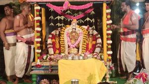 காரமடை ரங்கநாதர் கோவிலில் மாசி மாத பிரம்மோற்சவம்.... தேரோட்டம் கோலாகலம் 