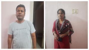 விஷ ஊசி போட்டு டாக்சி ஓட்டுனர் கொலை.. கணவருடன் வசமாய் சிக்கிய ஒத்த ரோசா.. பரபர பின்னணி