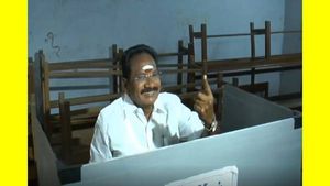 கவனிச்சீங்களா.. ஒற்றை விரலை 