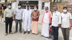  வேட்புமனு தாக்கல் செய்ய வந்து..தேர்தல் அதிகாரிகளை பயமுறுத்திய சுயேச்சை வேட்பாளர்! கோவையில் ருசிகரம்