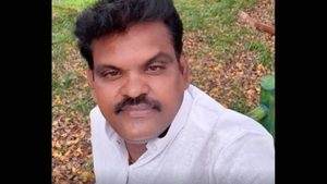 வாகன சோதனையில் வசமாய் சிக்கிய பாஜக செயலாளர்..குட்கா கடத்தல்காரராம்.. திருச்சியில் கம்பியை கவுண்டிங் 