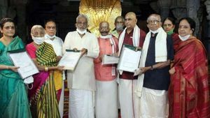 ரூ. 9.2 கோடியை காணிக்கையாக.. திருப்பதி ஏழுமலையான் கோவிலுக்கு தந்த சென்னை பெண்.. ஏன் தெரியுமா? 