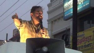 எங்க கட்சி குழந்தை மாதிரி..”டார்ச் லைட்”நல்ல குழந்தையாக கண்டிப்பாக வளரும்.. உறுதியளிக்கும் கமல்ஹாசன்