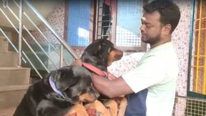 வீட்டிற்குள் விரியன் பாம்பு..விஷமேறிய நிலையில் எஜமான் குடும்பத்தைக் காப்பாற்றிய நாய்-திக்திக் காட்சி