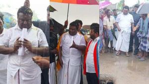 கொட்டித்தீர்த்த மழை! குறைகளை கேட்ட அமைச்சர் சிவசங்கர்! மனமார வாழ்த்திய மக்கள்! 