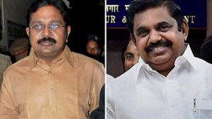 அமமுகவுக்கு அதிமுக ஆதரவு... பழனிசெட்டிபட்டி பேரூராட்சியை கைப்பற்றிய ருசிகரம் 