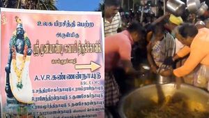 அடேங்கப்பா..200 ஆடு 2500 கிலோ பிரியாணி..! மதுரையில் களைகட்டிய பிரியாணி திருவிழா.. இன்னிக்கு ஒரு புடி 