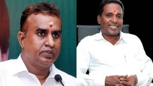 வேலுமணி ரெய்டு.. கை முழுக்க வைர மோதிரம்.. அத்தனை களேபரத்திற்கு இடையே.. யார் அது கருப்பு சட்டையில்? 