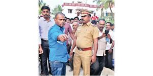 யார் இந்த நீராவி முருகன்:  போலீஸ் தேடுதல் வேட்டை முதல் என்கவுண்டர் வரை பதற வைக்கும் திரில் கதை 