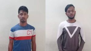 ஆப் மூலம் கடனா? வேண்டவே வேண்டாம்.. புகைப்படங்களை வெளியிட்டு மிரட்டல்..  4 பேர் அதிரடி கைது 