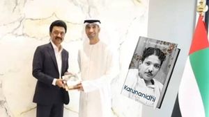  UAE அமைச்சர்கள் உடன் சந்திப்பு.. 'Karunanidhi A Life' புத்தகத்தை பரிசாக தந்த முதல்வர் ஸ்டாலின்!