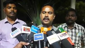 போலீசையே குத்துவேன்..”ஏறுனா ரயிலு இறங்குனா ஜெயிலு” பள்ளியில் மிரட்டிய மாணவன்.. பதறிய ஆசிரியர்கள்..! 