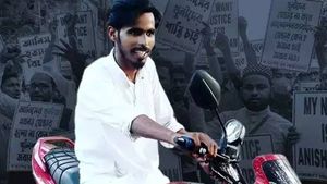  உ.பி தேர்தலில் பந்தயம் வைத்து.. பைக்கை இழந்த சமாஜ்வாதி தொண்டர்.. அகிலேஷ் யாதவ் தந்த சர்ப்ரைஸ் 
