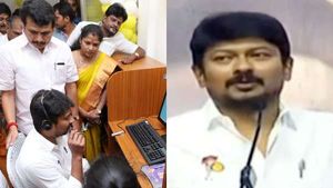 மக்களே நான் அப்படி பேசியிருக்கக் கூடாது.. வார்த்தைகளை வாபஸ் வாங்கிக்கிறேன்.. கோவையில் கலகல உதயநிதி 