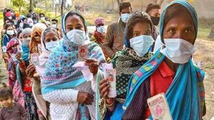 உபி சட்டசபைத் தேர்தல் 2022: இன்று இறுதிக்கட்ட வாக்குப்பதிவு - களத்தில் 613 வேட்பாளர்கள் 