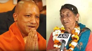 ரொம்ப பெருமையா இருக்கு! யோகி ஆதித்யநாத் குறித்து தாய் பெருமிதம் 