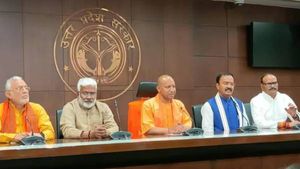 இரண்டாவது முறை முதல்வரானதும்.. முதல் கேபினட் கூட்டத்தில் யோகி எடுத்த முக்கிய முடிவு! என்ன தெரியுமா?