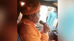 “முஸ்லிம் பெண்களை கடத்தி பலாத்காரம்” உபி சாமியாரின் பகீர் பேச்சு வீடியோ! கைதட்டி ஆர்ப்பரித்த கும்பல்