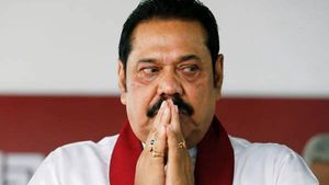 அதெல்லாம் பிரதமர் பதவியை ராஜினாமா செய்ய முடியாது.. மீண்டும் முருங்கை மரம் ஏறிய மகிந்த ராஜபக்சே 