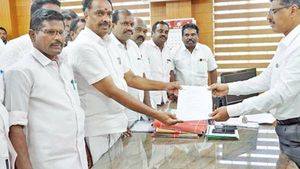 கரூரில் போடாத சாலைக்கு ரூ.  3 கோடி சுருட்டல்... எம்.ஆர்.விஜயபாஸ்கர் புகார் - 4 பேர் சஸ்பெண்ட் 