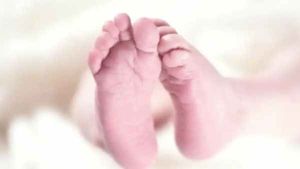 உபி கொடூரம்! பிறந்த சில நொடிகளே ஆன பச்சிளம்.. கை நழுவி கீழே விழுந்ததால் பலி.. நடந்தது என்ன