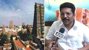 மதுரை மீனாட்சி அம்மனுக்கு சேதமடைந்த நகைகளை அணிவிப்பதா? இந்துசமய அறநிலையத்துறைக்கு பாஜக கேள்வி! 