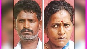 அம்மா குளிக்கும் வீடியோ.. மகளுக்கு டார்ச்சர்.. பாத்ரூமில் வீடியோ எடுத்த இன்னொரு பெண்.. கஞ்சமலை ஷாக்
