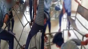 பள்ளி மேஜையை அடித்து நொறுக்கிய மாணவர்கள்.. நேரடியாக தலையிட்ட மாவட்ட ஆட்சியர்.. முக்கிய ஆக்ஷசன்