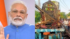  ரூ.2 லட்சம் நிவாரணம் - தஞ்சாவூர் தேர் விபத்தில் இறந்தவர்கள் குடும்பத்துக்கு பிரதமர் மோடி இரங்கல்