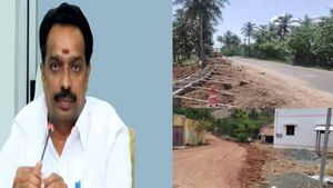 பணியே முடியவில்லை! பணம் செட்டில்! சிக்கலில் அதிமுக மாஜி அமைச்சர் ஆதரவாளர்கள்! கரூரில் புதிய புகார்! 