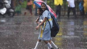 தொடர் மழை.. நாகை, காரைக்காலில் பள்ளிகளுக்கு விடுமுறை- ஆட்சியர்கள் அறிவிப்பு 