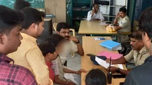  விபூதி இட்டு வந்த மாணவியை திட்டிய ஆசிரியை? மதமாற்ற முயற்சி என பெற்றோர் புகார்.. நடந்தது என்ன