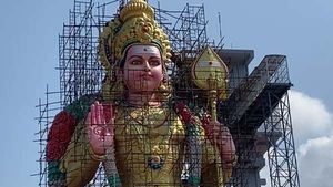 சேலம்: 146 அடி உயரம் கொண்ட.. உலகிலேயே மிகப் பெரிய முத்துமலை முருகன் குடமுழுக்கு கோலாகலம் 