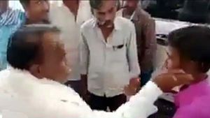 ரோடு வசதி கேட்ட வாலிபரின் கன்னத்தில் ‛பளார்’! கர்நாடகத்தில் காங்கிரஸ் எம்எல்ஏ கோபம்.. பரபர சம்பவம்