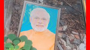 கால்வாயில் மோடி படத்தை தூக்கி எறிந்த திமுகவினர்?.. கொந்தளிக்கும் பாஜக..  மோதலில் திணறும் திருச்சி
