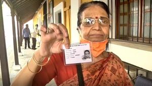 பிரான்ஸ் அதிபரை தேர்வு செய்ய.. புதுச்சேரி, காரைக்கால் மட்டுமல்ல, சென்னையிலும் வாக்குப் பதிவு! 