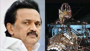 தஞ்சை அருகே தேர் திருவிழாவில் கோர விபத்து.. நேரில் சென்று பார்வையிடுகிறார் முதல்வர் ஸ்டாலின்..