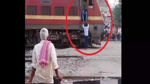  நடுவழியில் ரயிலை நிறுத்திவிட்டு ஓட்டுநர் செய்த காரியம்.. அப்படியே மிரண்டு பார்த்த மக்கள்! என்னாச்சு