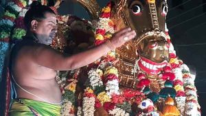 62 ஆண்டுகளுக்குப்பின் முதல்முறை.. வண்டியூர் தேனூர் மண்டபத்தில் கருட வாகனத்தில் எழுந்தருளும் கள்ளழகர் 