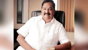 அமைச்சர் உத்தரவிட்ட பணியை நிறுத்திய திமுக மாவட்ட பொறுப்பாளர்..போனில் மிரட்டல்- கட்சிக்குள் சலசலப்பு!