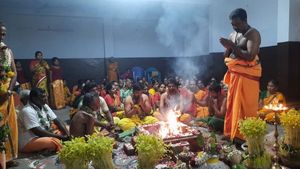 மன அமைதி தரும் கூடலூர் ' திரிசூல வடிவ' காளியம்மன் கோயில் கும்பாபிஷேகம்... பக்தர்கள் பால்குடம் 