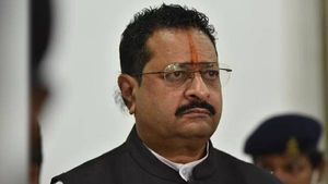 சிஎம் பதவி வேணுமா? 2500 கோடி கொடுத்தால் சீட்டில் உட்காரலாம்! கர்நாடகாவில் அதிரடி ஆஃபர்.. பகீர் தகவல் 
