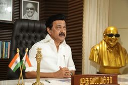  பயமா இருக்கா.. பயங்கரமா இருக்க போகுது.. கொங்கு மண்டலத்தில் விளாசிய திமுக.. ஆபரேஷன் 2024! 