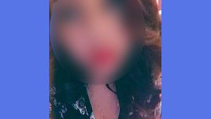 புதருக்குள்ளே.. நைஸாக பெண்ணுடன் ஒதுங்கிய இளைஞர்.. அங்கே போனால் ஏற்கனவே 2 பேர்.. ஒரே அக்கப்போர்..!