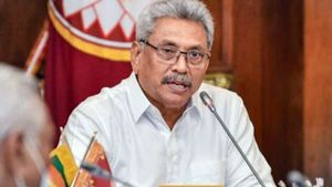 எஸ்கேப் ஆன மகிந்த! அதிபர் இருக்கையில் கம் போட்டு ஒட்டிக்கொண்ட கோத்தபய! பதவி விலகினால் என்ன நடக்கும்?