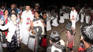 உதகை : தோடர் பழங்குடியினருடன் இணைந்து  இசைக்கு ஏற்ப அசத்தலாக முதல்வர் மு.க.ஸ்டாலின் நடனம்! 