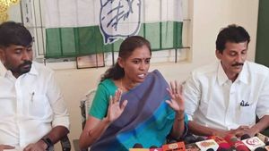 4 லட்சம் ஓட்டு வித்தியாசத்தில் ஜெயித்தேன்! அதுவும் இரட்டை இலை சின்னத்தில்..? என்ன ஆச்சு ஜோதிமணிக்கு?