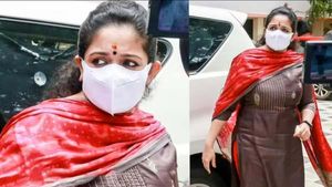 நடிகை பலாத்கார வழக்கு: காவ்யா மாதவனின் வங்கி லாக்கர் சோதனை.. முக்கிய ஆவணங்கள் பறிமுதல் 
