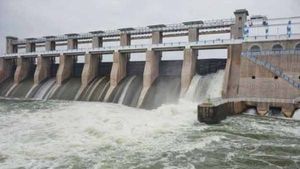 கிருஷ்ணகிரியில் கனமழை.. கேஆர்பி அணையில் பெருக்கெடுத்த நீர்.. 5 மாவட்டங்களுக்கு வெள்ள அபாய எச்சரிக்கை 